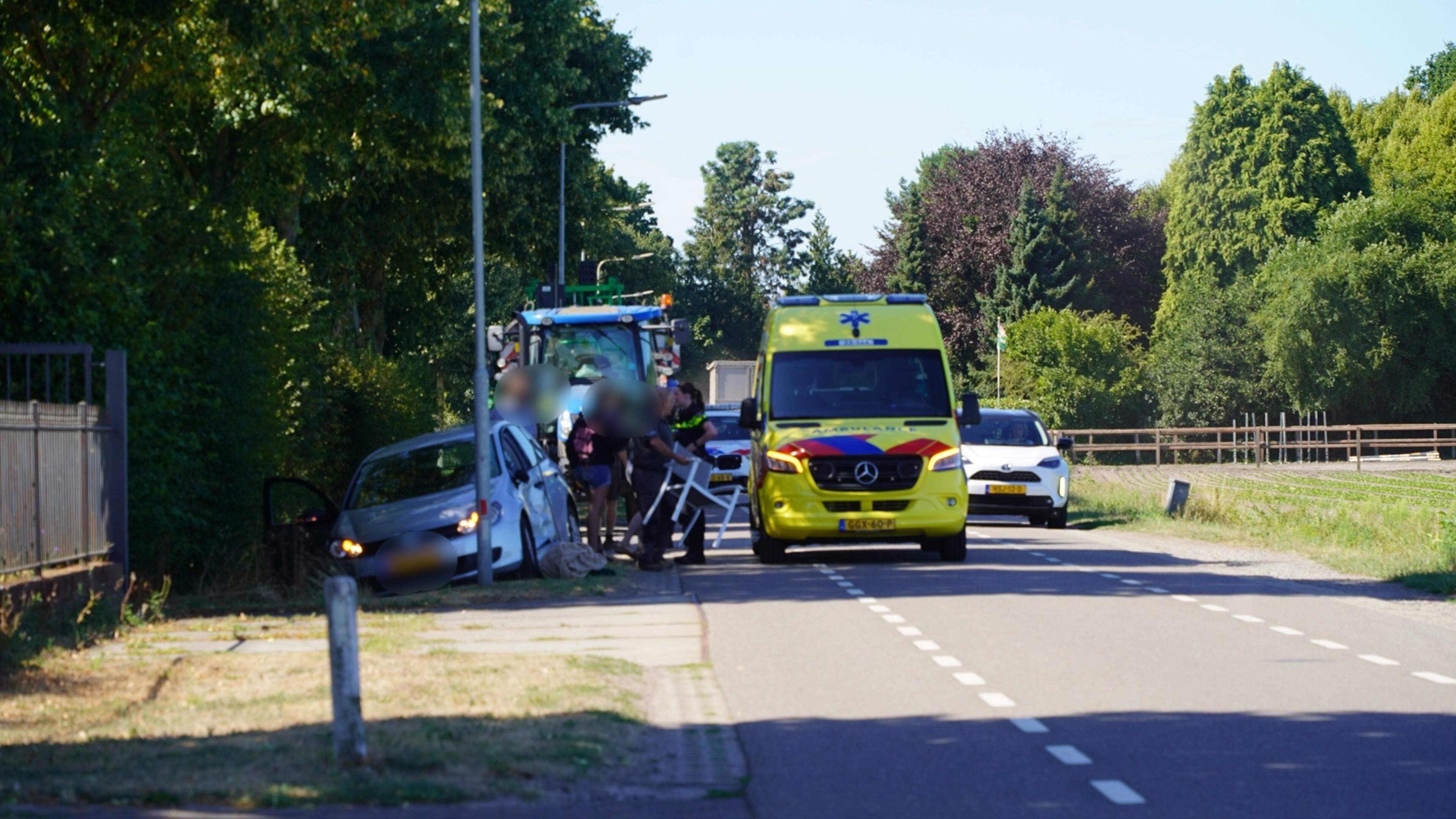 Gewonde bij botsing tussen auto en tractor in Sevenum